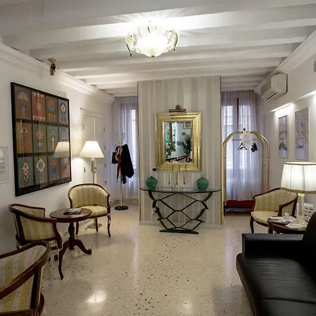 Antigo Trovatore Hotel