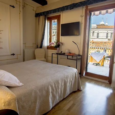 Hotel Antigo Trovatore 3*