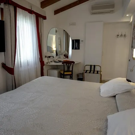 Antigo Trovatore Otel Venedik