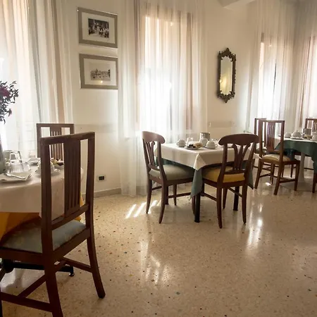 Antigo Trovatore Otel Venedik