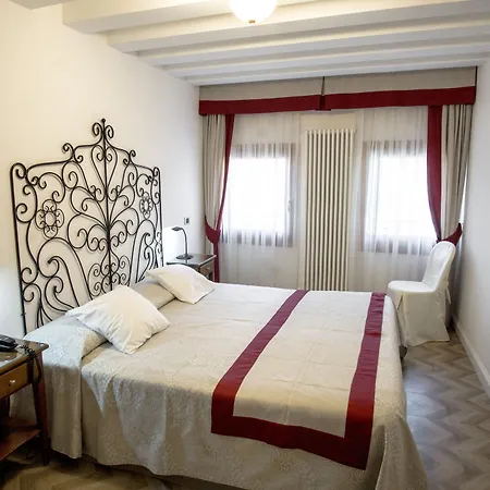 Otel Antigo Trovatore