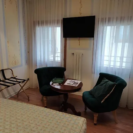 Antigo Trovatore Otel Venedik