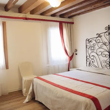 Antigo Trovatore Otel Venedik