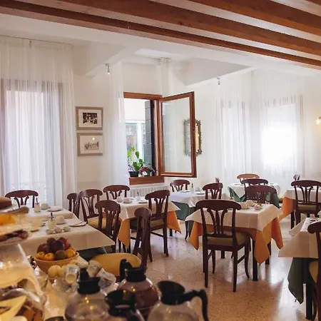 Antigo Trovatore Otel Venedik