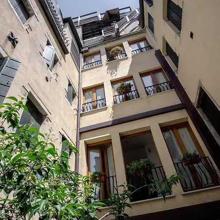 Hotel Antigo Trovatore 3*