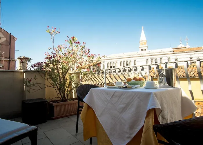 Antigo Trovatore Hotel