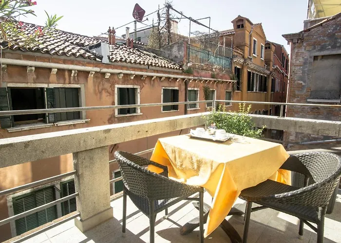 Antigo Trovatore Hotel