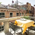 Antigo Trovatore Hotel