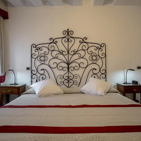 Antigo Trovatore Otel Venedik