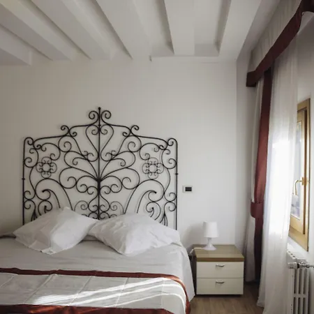 Antigo Trovatore Otel Venedik