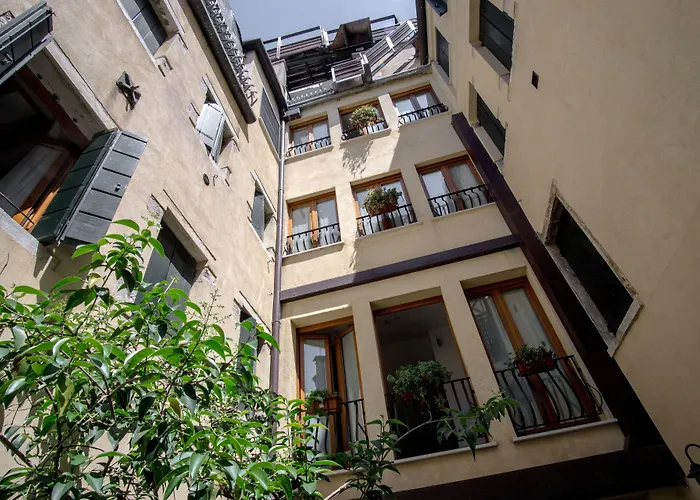 Hotel Antigo Trovatore 3*