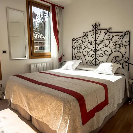 Hotel Antigo Trovatore Venecia